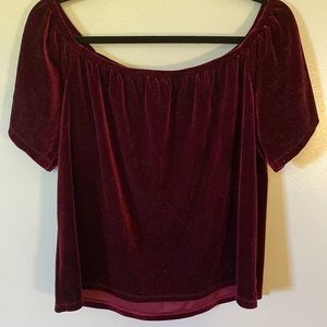 Q&A velvet off the shoulder top. Size medium.
